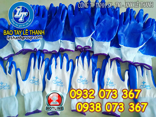 Giá găng tay phủ nitrile xanh Gằng tay phủ nitrile xanh