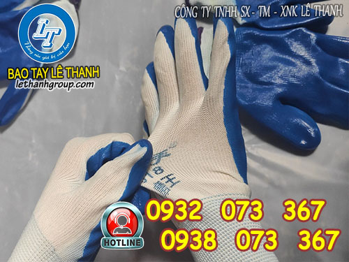 Giá găng tay phủ nitrile xanh Gằng tay phủ nitrile xanh
