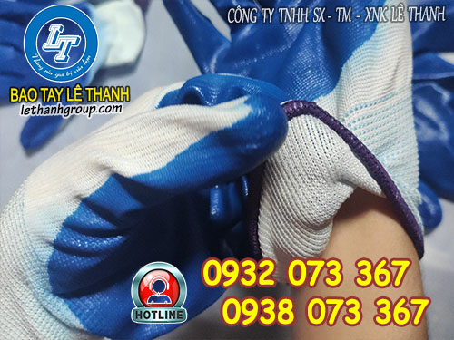Giá găng tay phủ nitrile xanh Gằng tay phủ nitrile xanh