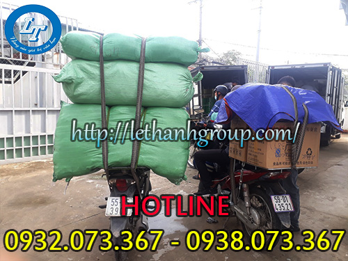 Lên hàng để giao cho khách tại công ty Lê Thanh Lên hàng để giao cho khách tại công ty Lê Thanh