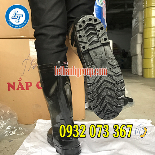 ỦNG CAO SU CHỐNG NƯỚC MÀU ĐEN CHẤT LƯỢNG CAO TẠI LÊ THANH Ủng cao su lội nước chống trơn trượt