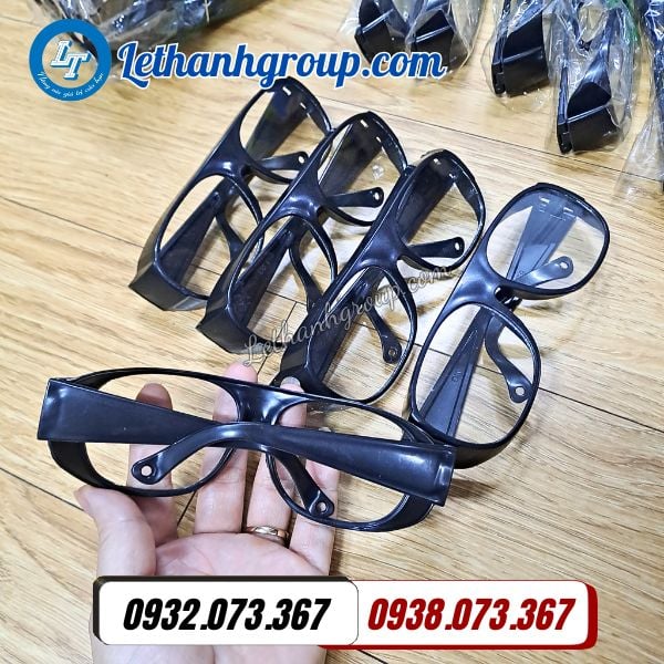 kính bảo hộ dkt trong suốt giá rẻ chống bụi hiệu quả