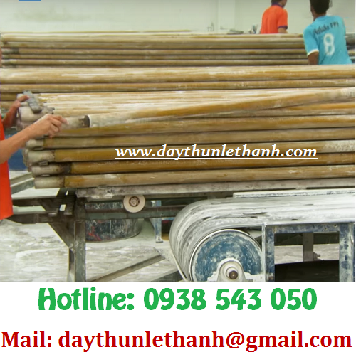 LUỒN CAO SU VÀO TỪNG ỐNG NHÔM