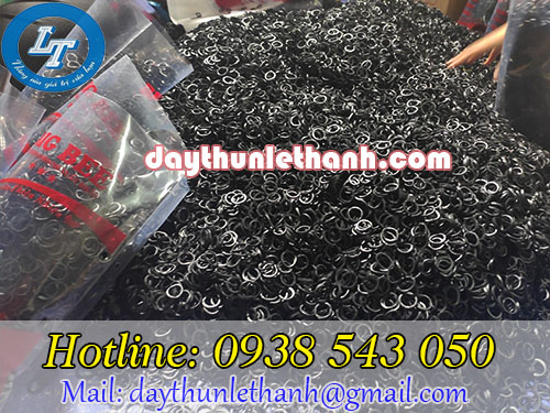 Đóng gói thun đen giao hàng cho khách tại Lê Thanh Đóng gói thun đen giao hàng cho khách tại Lê Thanh