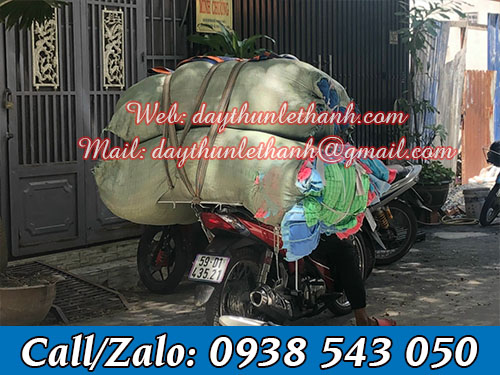 Hàng hóa cố định chắc chắn sau xe máy Hàng hóa cố định chắc chắn sau xe máy