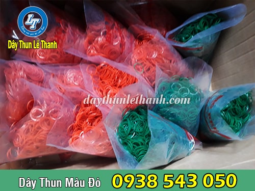 Dây thun màu đỏ, xanh đóng gói giao cho khách Dây thun màu đỏ