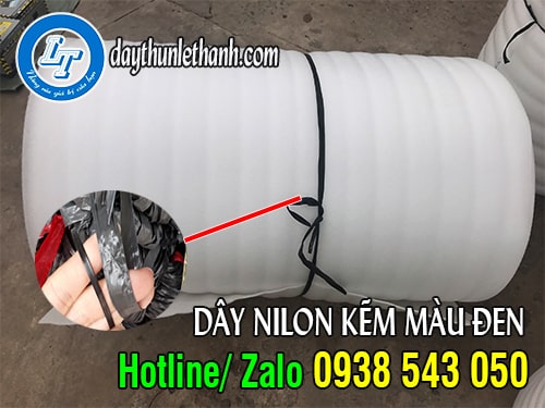 Dây nilon màu đen cột cuộn xốp foam Dây nilon màu đen cột cuộn xốp foam