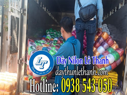 Lên hàng dây nilon giao cho khách Lên hàng dây nilon giao cho khách