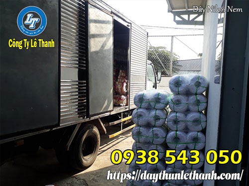 Dây nilon nem trắng 1kg lên hàng xe tải giao cho khách Dây nilon nem trắng 1kg