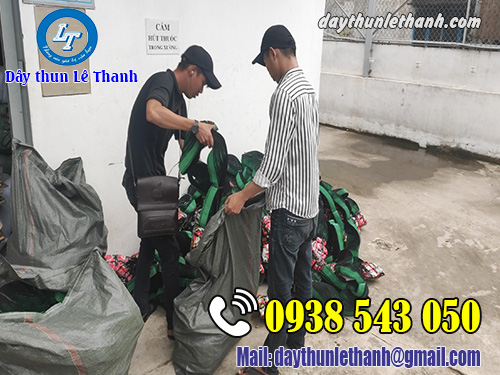 Chuẩn bị giao hàng dây ràng cho khách Chuẩn bị giao hàng dây ràng cho khách