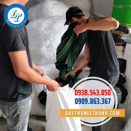 Đóng bao dây ràng giao cho khách Đóng bao dây ràng giao cho khách