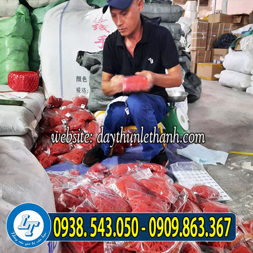 Dây thun màu đỏ chất lượng, đóng gói chắc chắn  Dây thun màu đỏ chất lượng, đóng gói chắc chắn