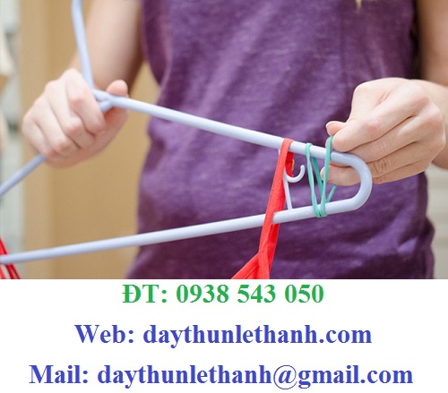 Dây thun xanh cột móc để khỏi bị rớt đồ