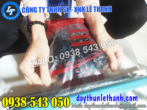 Khâu ép bao, đóng gói thun đen tại kho Lê Thanh Khâu ép bao, đóng gói thun đen tại kho Lê Thanh