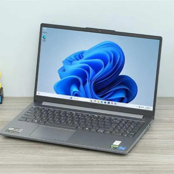Lenovo LOQ 15IAX9E i5 12450HX | 16GB | 512GB | 4GB RTX2050 | 15.6"F | 144Hz | Win11 | (83LK000BVN) | Xám
