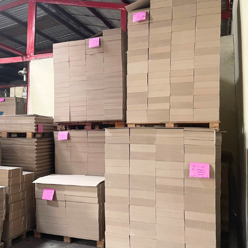 Hình ảnh xưởng sản xuất giấy bìa cứng hiện đại của MHK GROUP