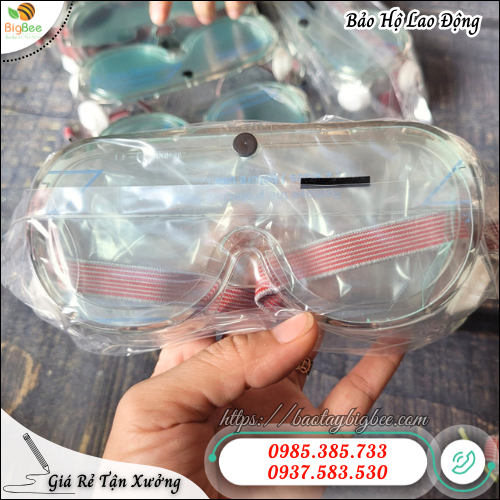Kính bảo hộ chống hóa chất nhựa dày, chống va đập, siêu bền. Kính bảo hộ chống hóa chất nhựa dày, chống va đập, siêu bền.