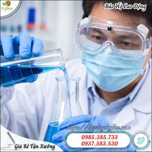 Kính bảo hộ chống hóa chất ôm sát mặt, đeo êm không khó chịu. Kính bảo hộ chống hóa chất ôm sát mặt, đeo êm không khó chịu.