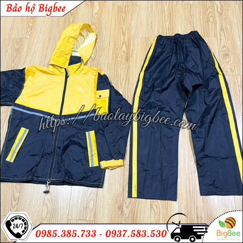 Áo mưa bộ có mũ liền áo, dây kéo chắc chắn, che toàn thân. Áo mưa bộ có mũ liền áo, dây kéo chắc chắn, che toàn thân.