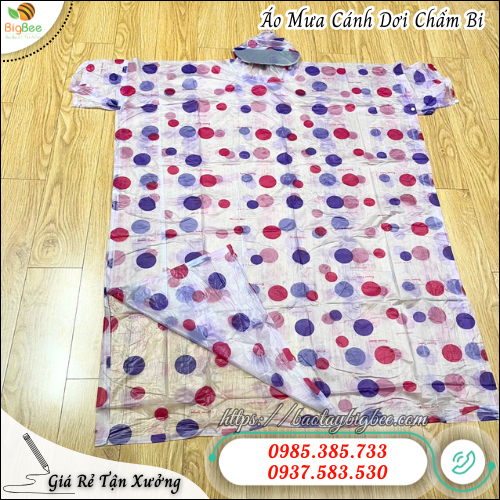 Áo mưa cánh dơi chấm bi thiết kế tiện dụng mùa mưa. Áo mưa cánh dơi chấm bi thiết kế tiện dụng mùa mưa.