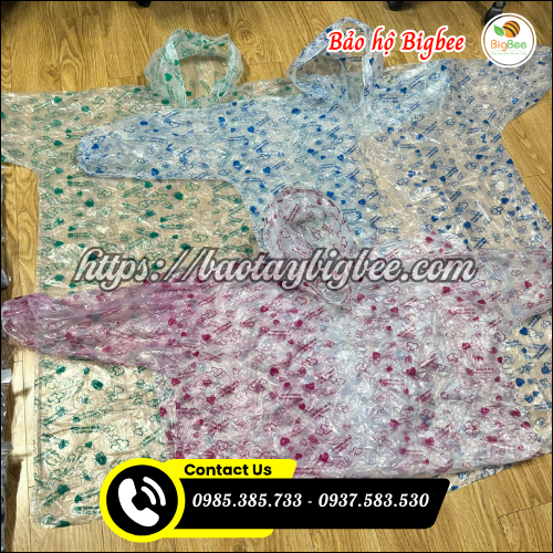 Áo mưa dùng một lần siêu mỏng tiện lợi giá rẻ. Áo mưa dùng một lần siêu mỏng tiện lợi giá rẻ.