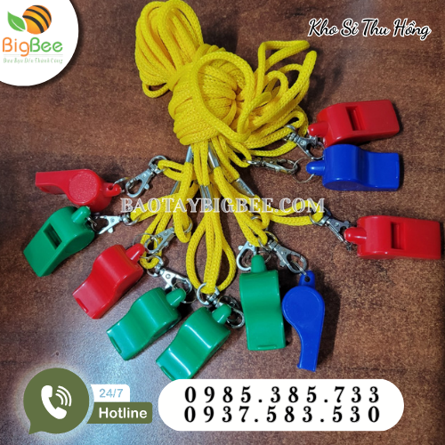 Còi nhựa nhiều màu có dây đeo Còi nhựa nhiều màu có dây đeo