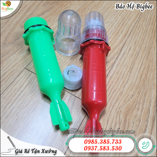 Đèn Cảnh Báo Hỏa Tiễn Trên Biển Giúp Tàu Thuyền Nhận Biết Từ Xa. Đèn Cảnh Báo Hỏa Tiễn Trên Biển Giúp Tàu Thuyền Nhận Biết Từ Xa.