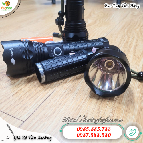 Đèn Pin Siêu Sáng Hợp Kim Nhôm Bền Chắc. Đèn Pin Siêu Sáng Hợp Kim Nhôm Bền Chắc.
