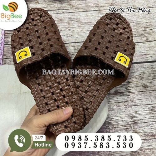 Dép đi trong nhà hạn chế té ngã Dép đi trong nhà hạn chế té ngã