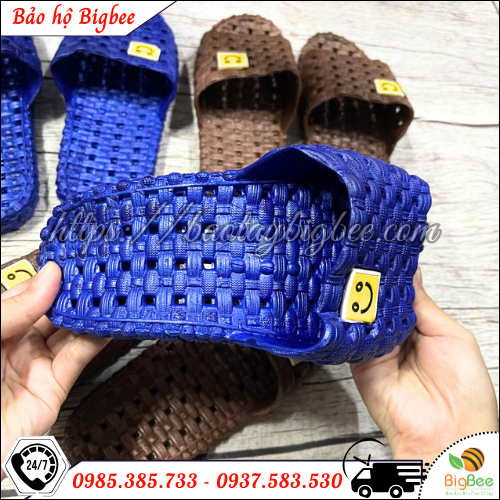 Dép Nhựa Dẻo Đế Lỗ Chống Trơn – Nhẹ Chân, Dễ Dùng. Dép Nhựa Dẻo Đế Lỗ Chống Trơn – Nhẹ Chân, Dễ Dùng.