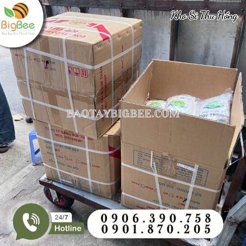 Soạn đơn giao 3 thùng găng tay cao su Hợp Thành tận nơi cho khách Soạn đơn giao 3 thùng găng tay cao su Hợp Thành tận nơi cho khách