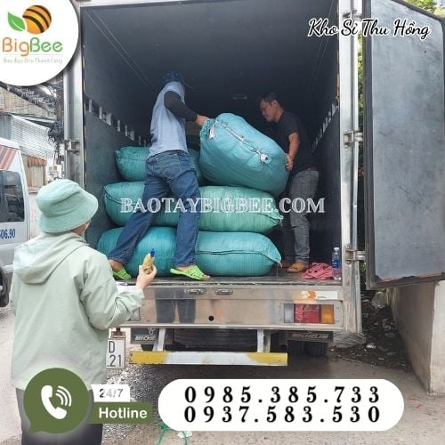 Hoạt động soạn đơn, xuất kho, giao sỉ tận nơi cho khách tại Thu Hồng Hoạt động soạn đơn, xuất kho, giao sỉ tận nơi cho khách tại Thu Hồng
