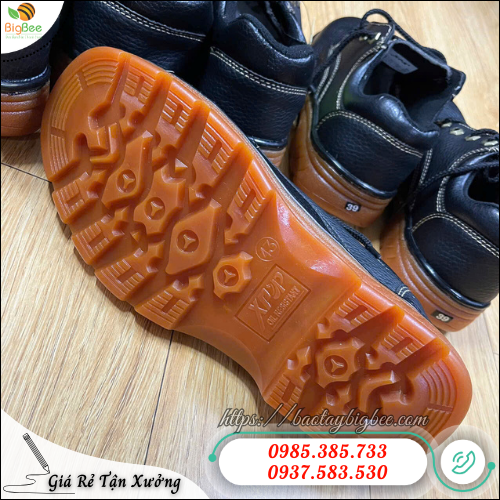 Giày Bảo Hộ Đế Kép Chống Va Đập – Sự Bảo Vệ Vượt Trội Cho Đôi Chân. Giày Bảo Hộ Đế Kép Chống Va Đập – Sự Bảo Vệ Vượt Trội Cho Đôi Chân.