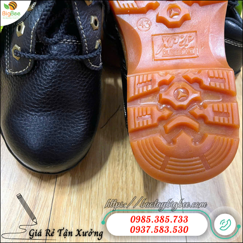 Giày bảo hộ XP chống trượt – Chống đinh, chống va đập cực tốt. Giày bảo hộ XP chống trượt – Chống đinh, chống va đập cực tốt.