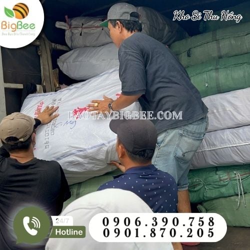 Hoạt động giao hàng nhộn nhịp mỗi ngày tại Thu Hồng Hoạt động giao hàng nhộn nhịp mỗi ngày tại Thu Hồng