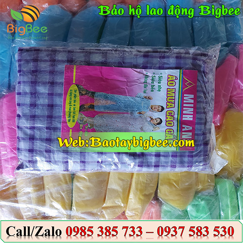 >Áo mưa mặc 1 lần chất liệu nhựa PVC dẻo<