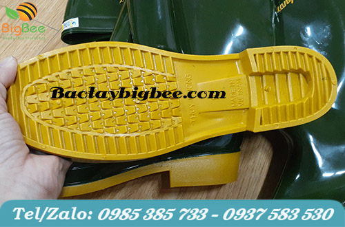 Đế Ủng Thùy Dương có gờ nổi chống trơn trợt. Đế Ủng Thùy Dương có gờ nổi chống trơn trợt.