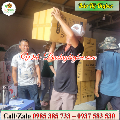 >>Giao đơn khẩu trang 150 thùng đi đến tay khách quen<< >>Giao đơn khẩu trang 150 thùng đi đến tay khách quen<<