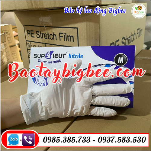 Găng tay cao su nitrile không bột dùng 1 lần. Găng tay cao su nitrile không bột dùng 1 lần.