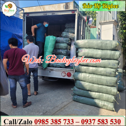 ...Nhân viên Thu Hồng giao bao tay muối tiêu giá rẻ đi tỉnh... ...Nhân viên Thu Hồng giao bao tay muối tiêu giá rẻ đi tỉnh...