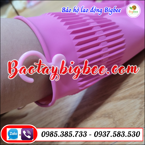 Găng tay cao su có móc treo.  Găng tay cao su có móc treo.