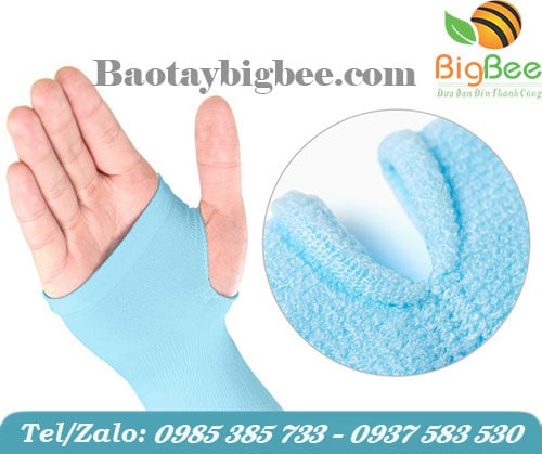 HÌNH CẬN CẢNH XỎ NGÓN CỦA GĂNG TAY DÀI HÌNH CẬN CẢNH XỎ NGÓN CỦA GĂNG TAY DÀI