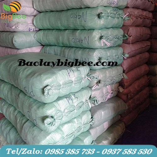 Kho hàng găng tay len poly trắng tại Thu Hồng. Kho hàng găng tay len poly trắng tại Thu Hồng.