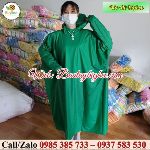 Áo mưa có thiết kế tiện dụng, dễ mặc vào và tháo ra. Áo mưa có thiết kế tiện dụng, dễ mặc vào và tháo ra.