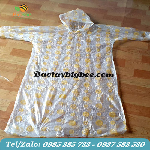 Áo mưa mặc 1 lần chấm bi lớn. Áo mưa mặc 1 lần chấm bi lớn.