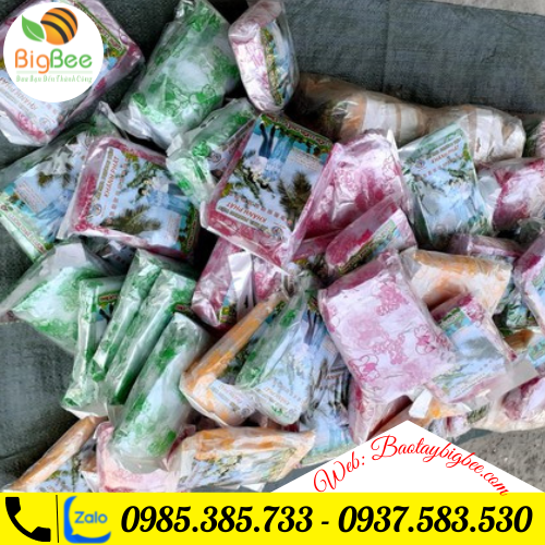 >>Áo mưa sử dụng được cho tất cả mọi người kể cả nam và nữ. >>Áo mưa sử dụng được cho tất cả mọi người kể cả nam và nữ.