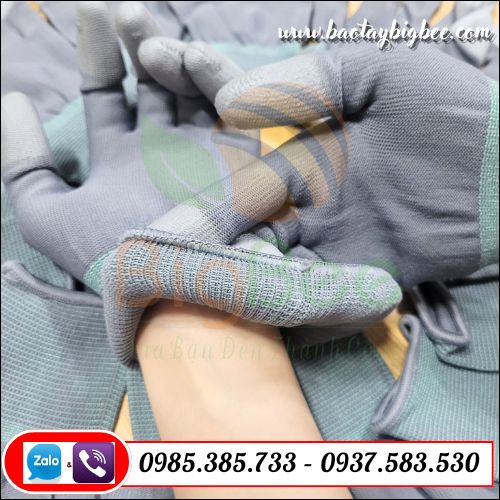 Găng tay lao động phủ pu giá rẻ. Găng tay lao động phủ pu giá rẻ.
