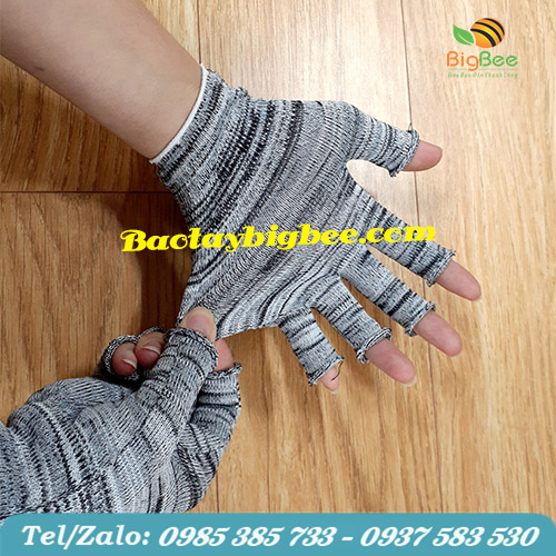 Bao tay co dãn dài qua mắc cá tay người mang Bao tay co dãn dài qua mắc cá tay người mang