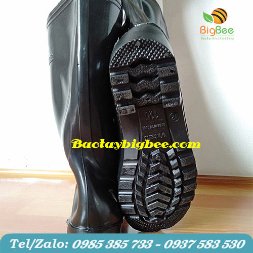 Thân và đế ủng dày dặn, chắc chắn Thân và đế ủng dày dặn, chắc chắn