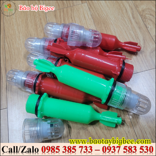 Đèn chớp cảnh báo tàu ghe trên biển. Đèn chớp cảnh báo tàu ghe trên biển.